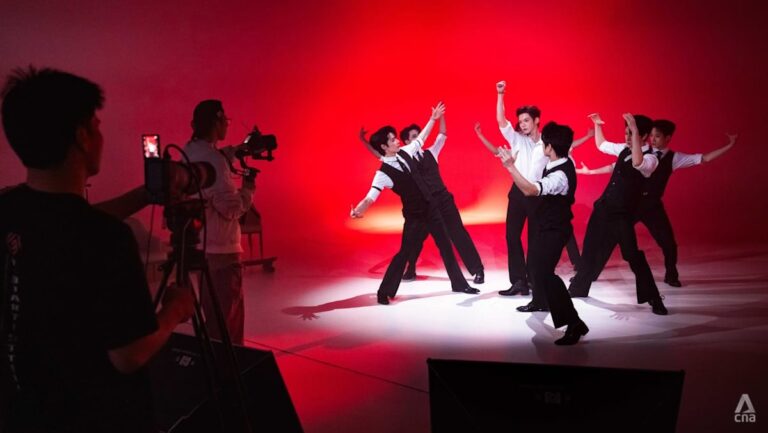 What is tuanbo? Virtual gifts, fandom and fierce competition power China’s group livestreaming boom