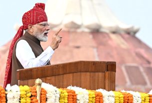 Modi threatens to target ‘intellectual Naxals’ in Independence Day speech