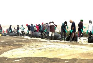 Cleanup underway as Russian oil spill reaches Oman’s coastline