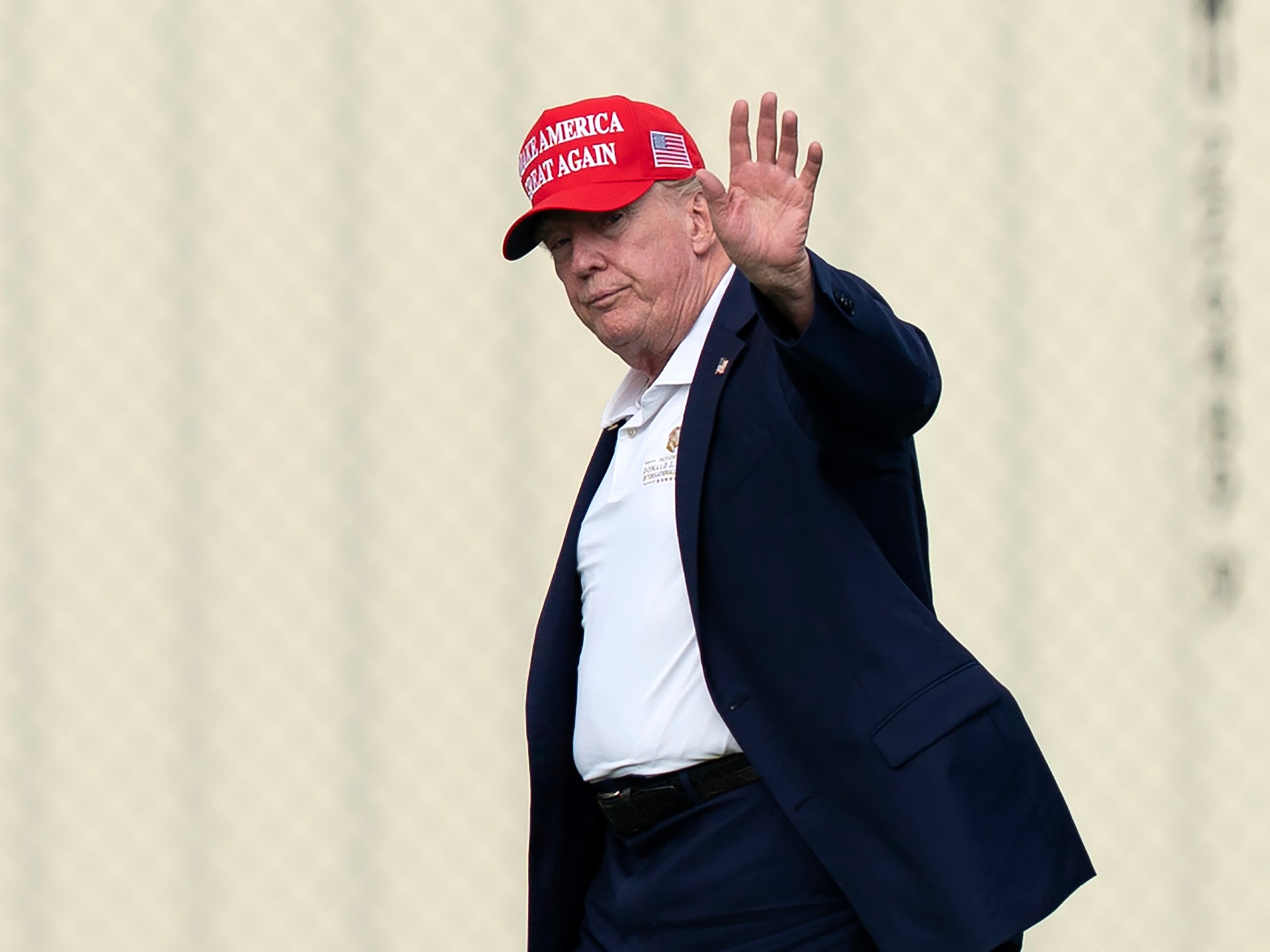 Trump’s approval rating sinks to new low